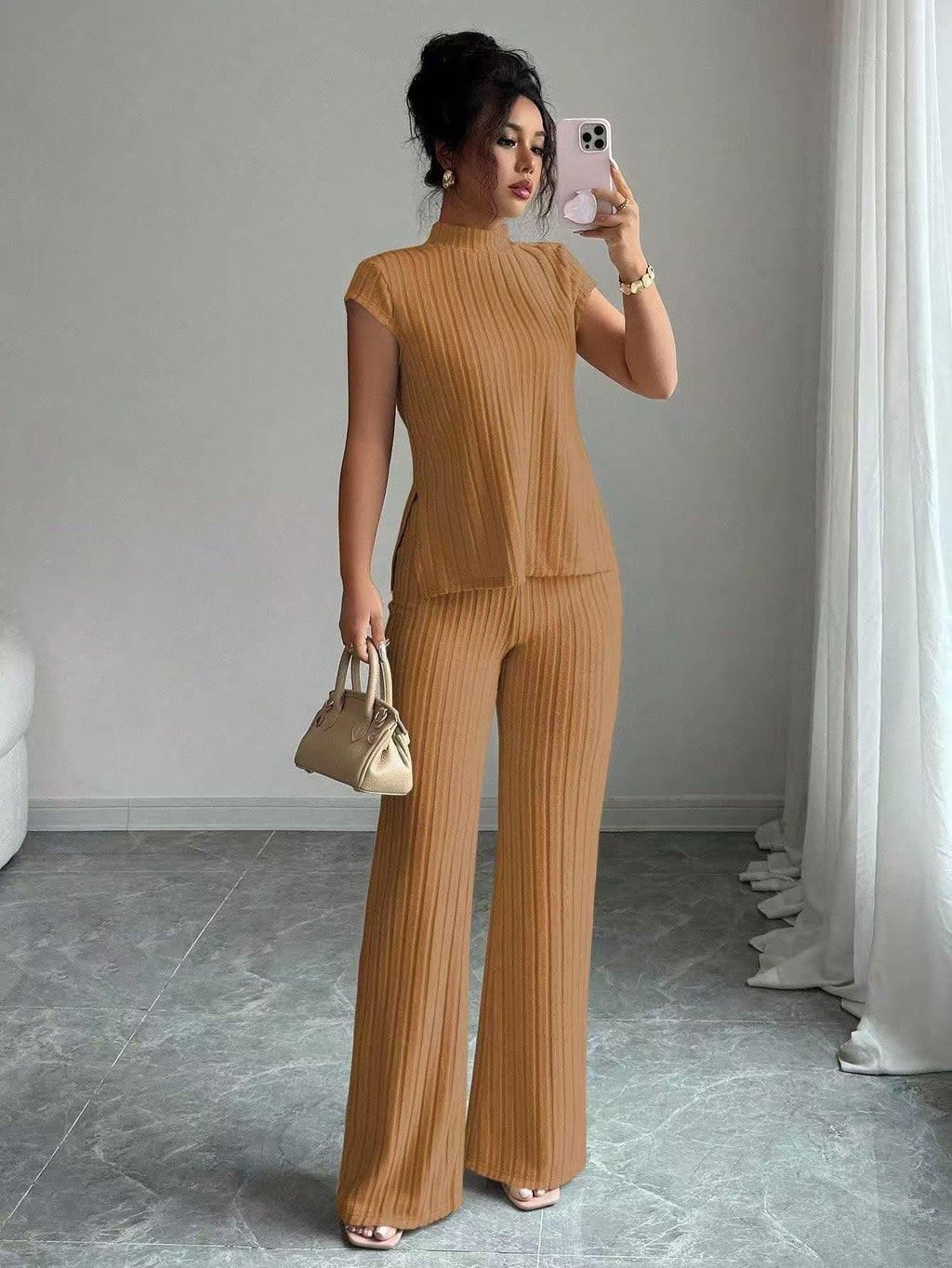 Plisovaná dvoudílná sada – elegantní a nenucený styl