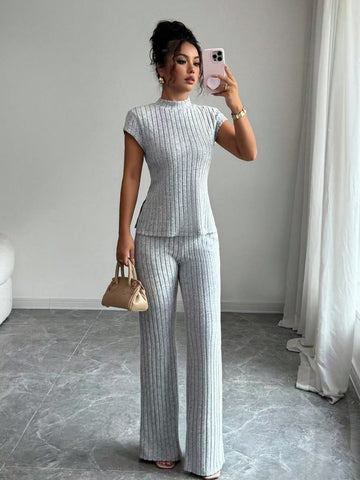 Plisovaná dvoudílná sada – elegantní a nenucený styl